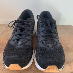 Men’s Mizuno sz 10 Waverider knit